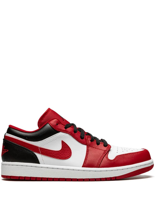 Nike Jordan 1 Low Bulls Sneakers