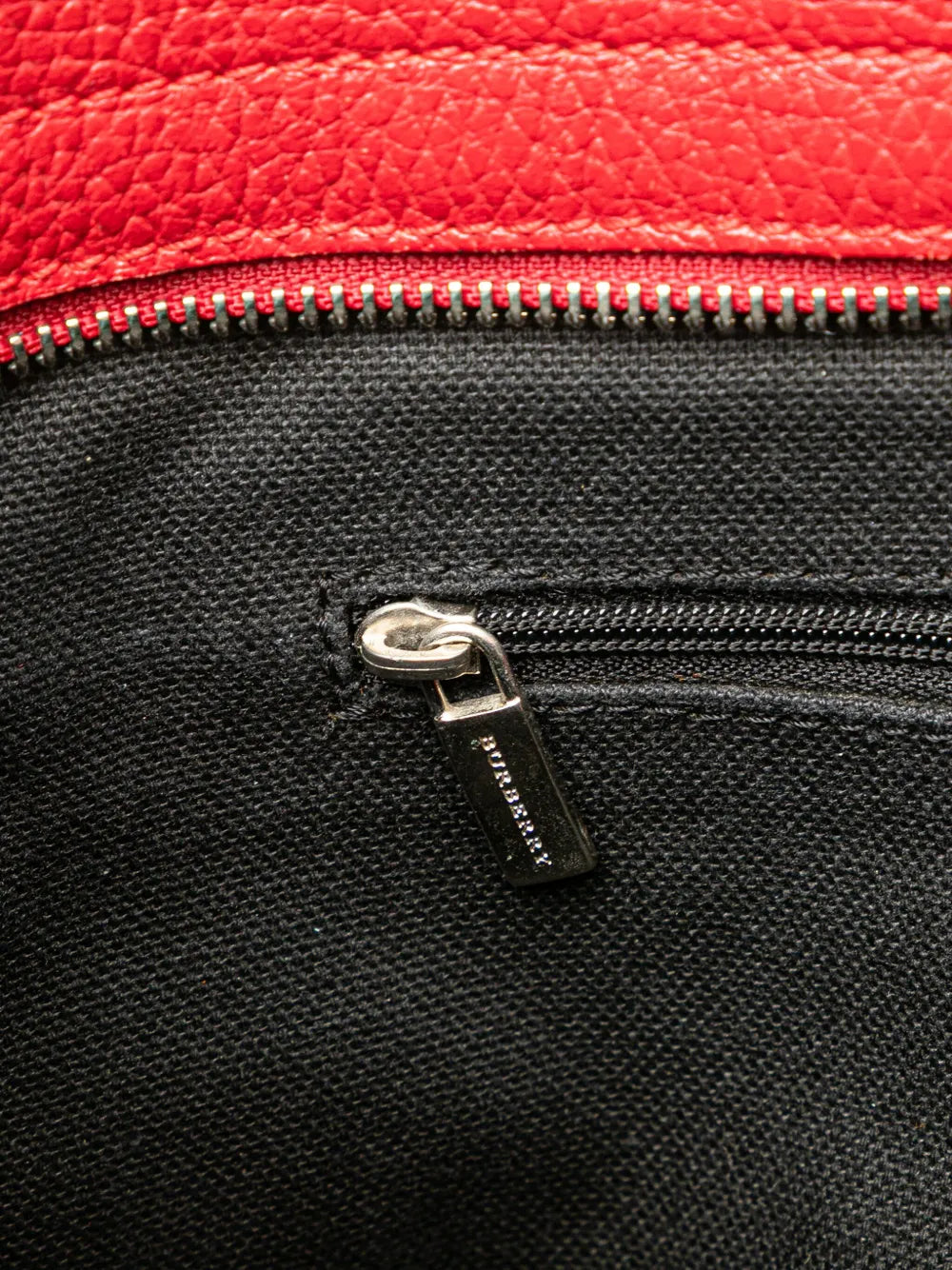 Pre-OwnedBurberry Pre-Owned2000-2017 House Check Trimmed Grainy Calfskin Horn Toggle tote bag
