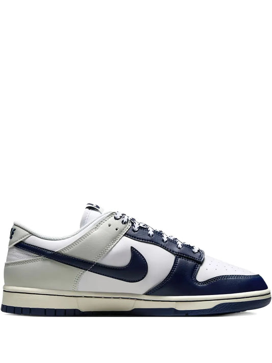 Nike Dunk Low New York Yankees Sneakers