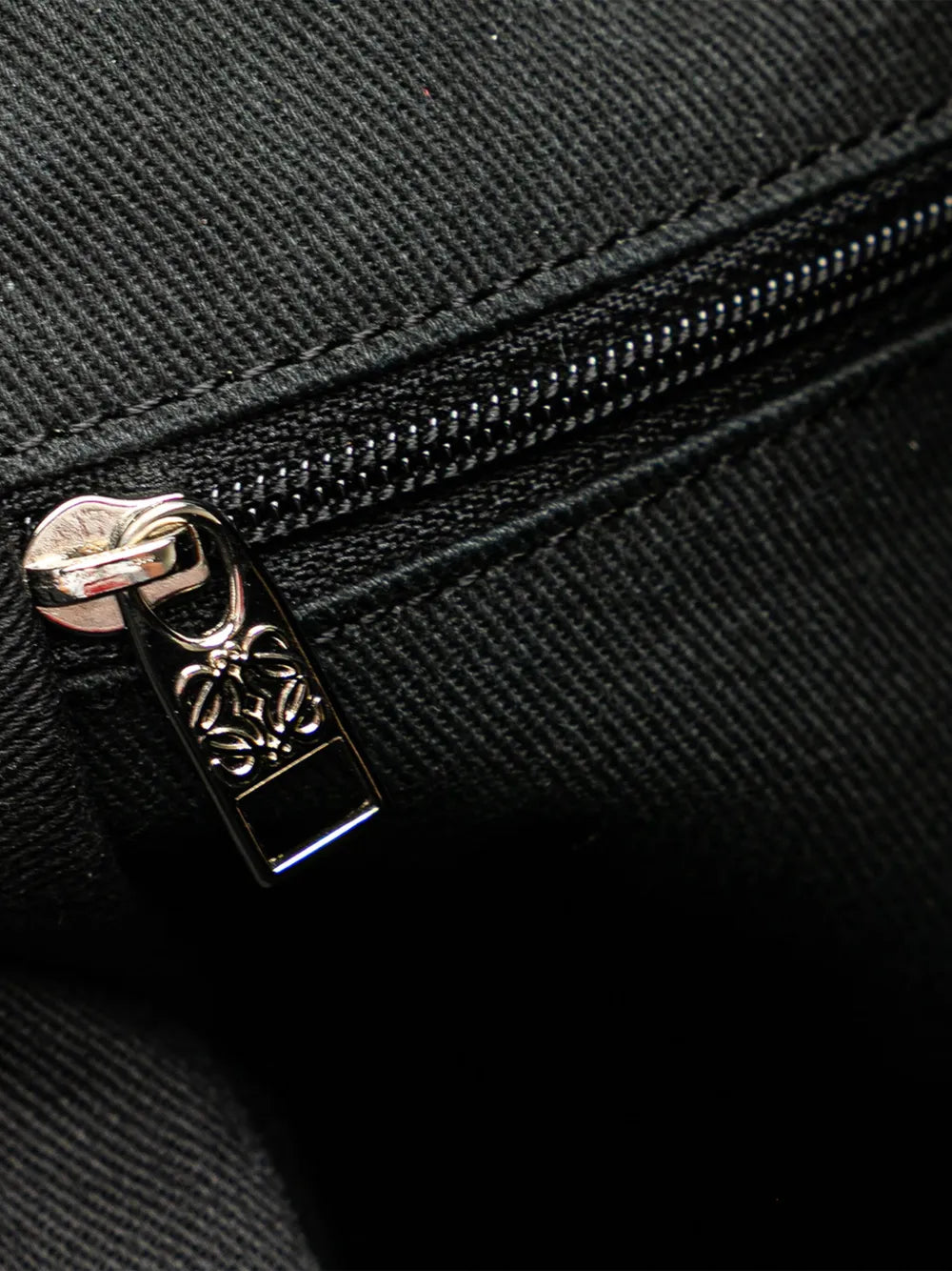 Pre-OwnedLoewe Pre-Owned2003 Anagram Canvas handbag